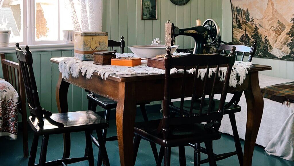 The living room of a Norwegian flat in the 1920s.